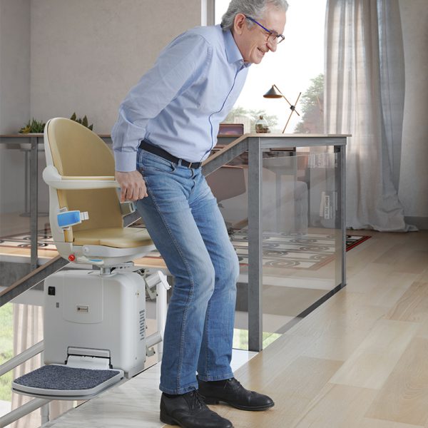 2000 curved stairlift powered swivel handicare 600x600