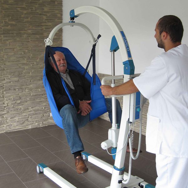 beka carlo classic alu hd floor lift with patient and caregiver 2 600x600